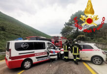 Impatto tra una ambulanza veterinaria e un’auto a Monteforte Irpino, 2 feriti in ospedale