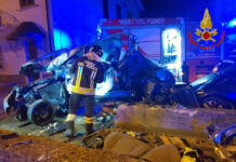 Auto contro un muretto, morti 19enne e 30enne a Mirabella Eclano