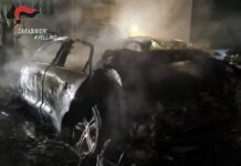 Bruciata una Jaguar a Solofra stanotte. Danni a un edificio