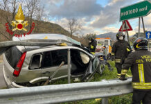 Auto fuori strada sul Raccordo Avellino-Salerno, 71enne in ospedale