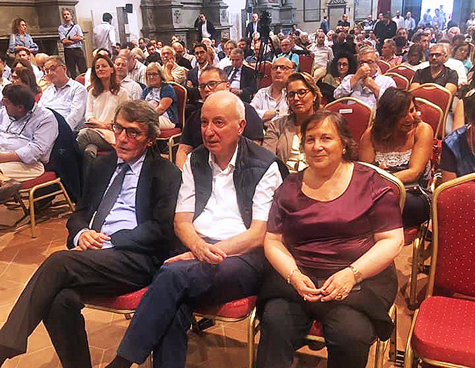 David Sassoli durante il meeting di Area Dem a Cortona nel 2019, accanto al sen. Enzo De Luca