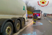 In fiamme autocisterna con azoto liquido a Torre Le Nocelle