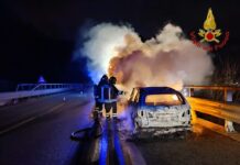 Soccorsa sull’A16 famiglia di Lacedonia a bordo di un’auto in fiamme
