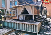 Incendio sul terrazzo di un negozio ad Avellino, paura al Corso Vittorio Emanuele II