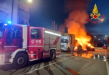Autotreno in fiamme a Savignano all’alba