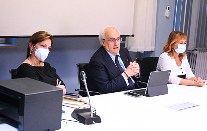 Mario Ferrante, Direttore Generale dell'Asl di Avellino, accanto al Direttore Sanitario Maria Concetta Conte e al Direttore Amministrativo Laura Coppola