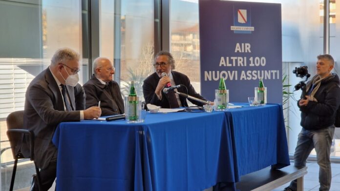 Governatore della Regione Campania Vincenzo De Luca, il presidente della Commissione regionale Trasporti, Luca Cascone e l’Amministratore Unico del gruppo AIR, Anthony Acconcia