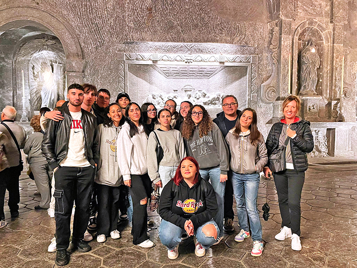 Studenti Irpini a Cracovia e Auschwitz col Consorzio A5: viaggio nei luoghi dell’Olocausto – Nuova Irpinia