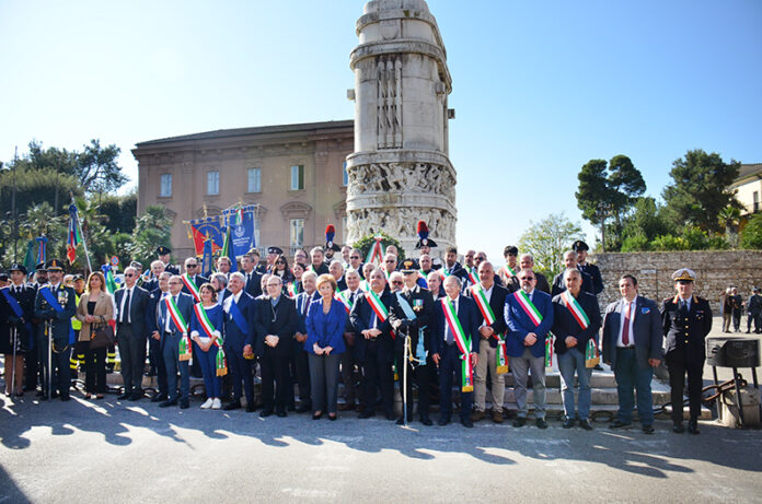 Unità Nazionale e delle Forze Armate celebrata a Benevento. Questa mattina in Piazza Castello alla presenza del Prefetto Raffaela Moscarella, la cerimonia