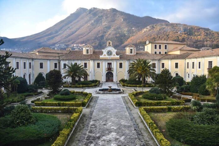 Interno dell'Abbazia al Loreto di Merrcogliano