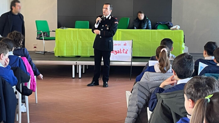 Lezione di legalità dei Carabinieri in Irpinia da Cairano ad Atripalda con gli incontri di prossimità presso istituti scolastici e luoghi di culto